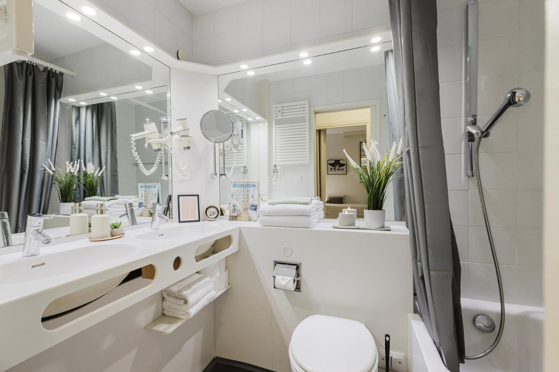 Luganersee, Pool, Strand, Parkplatz, Suite 204 Bissone Kültér fotó